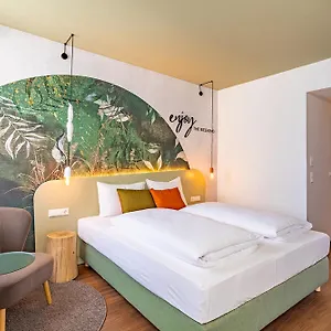 Hotel The Weekend, Wenen